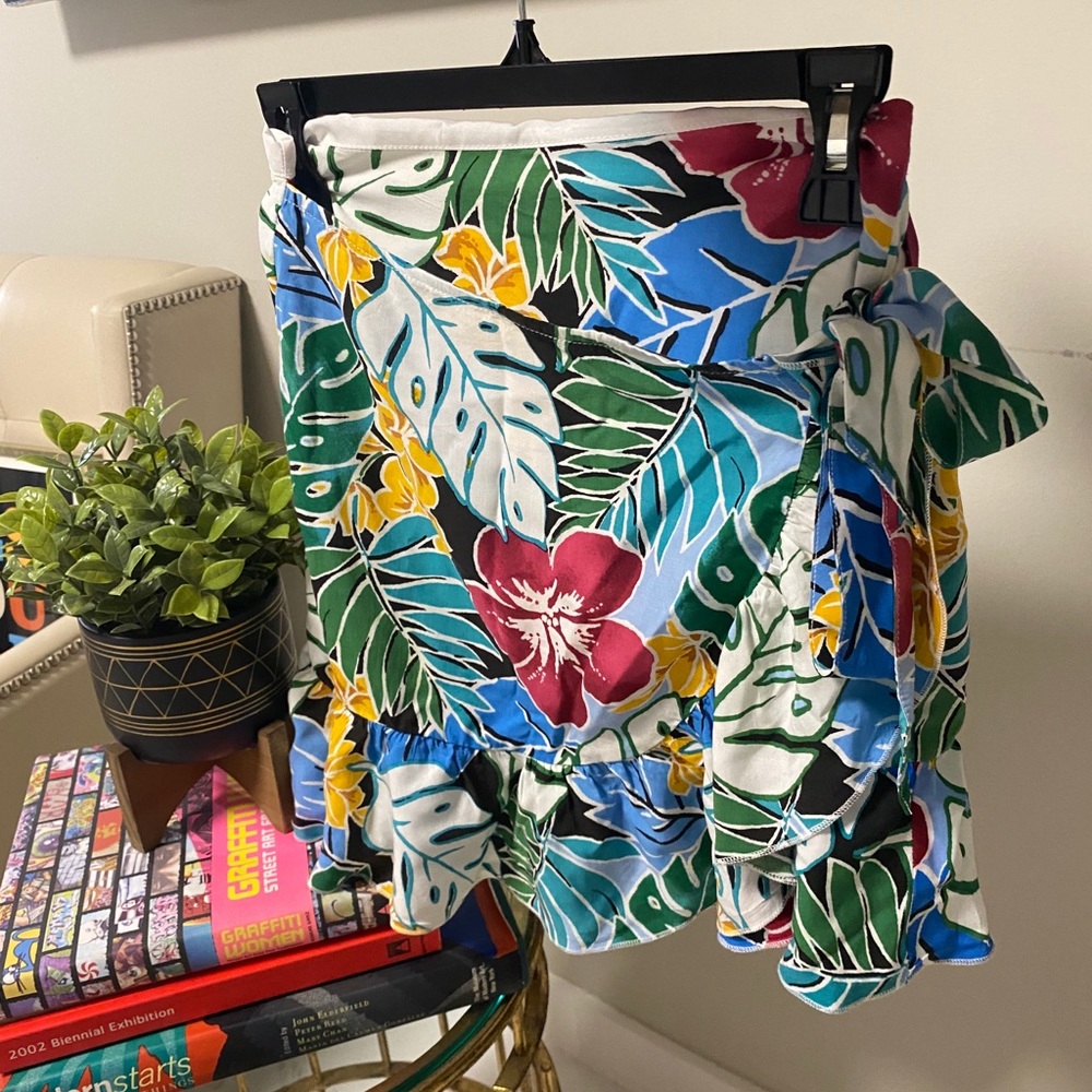 Floral crossed mini skirt